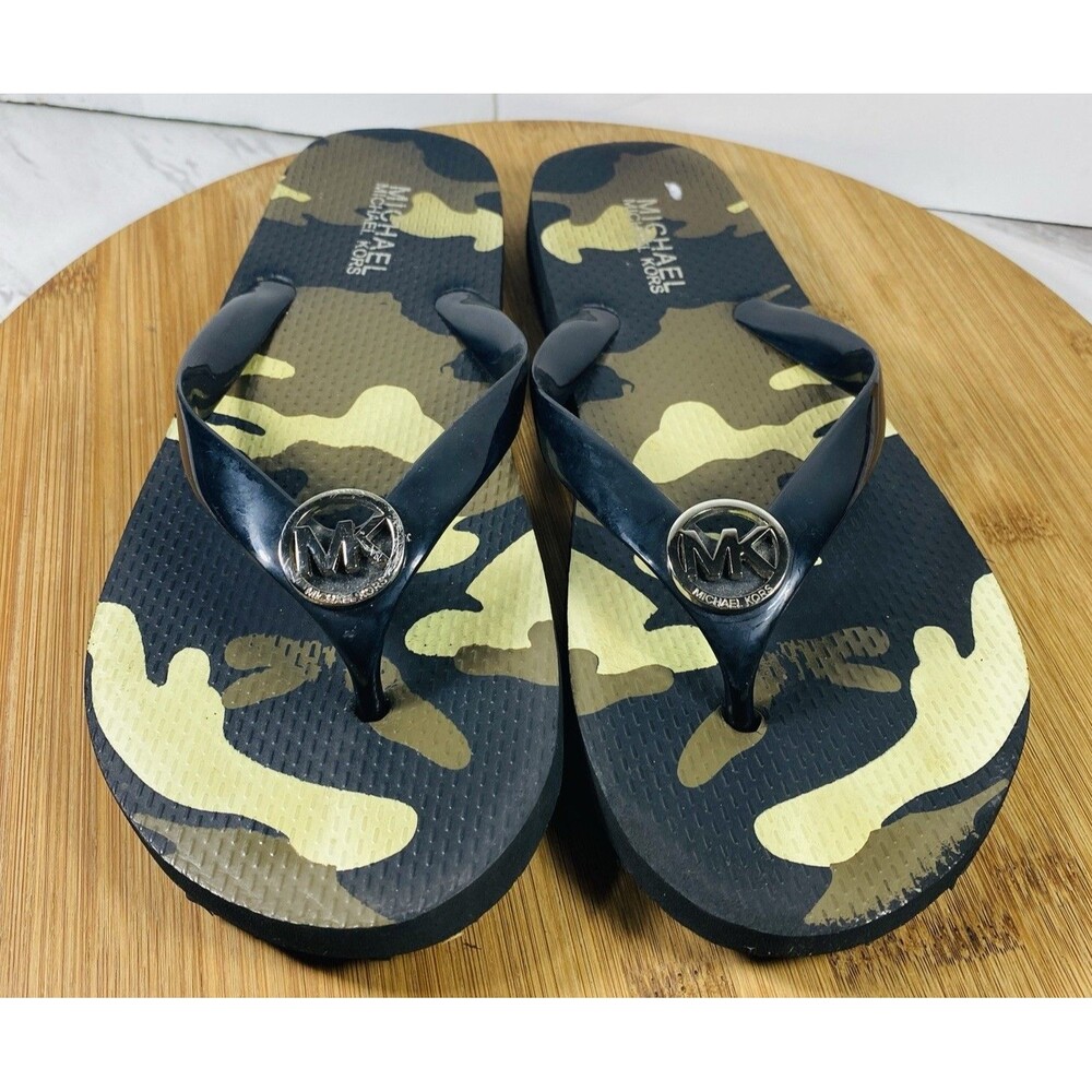 michael kors Camo Flip Flops Women Size 8 - Picture 2 of 5